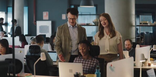 Team collaborating at computer workstation in Globant digital transformation commercial