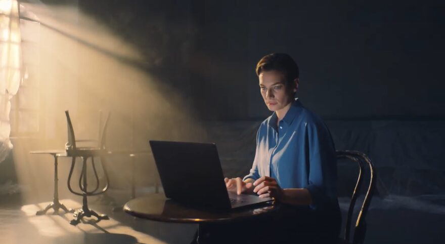 Lady sitting in an empty restaurant for Squarespace Commercial